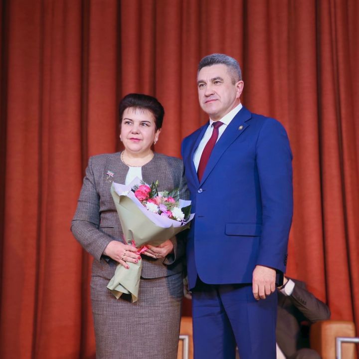 Анисе Хазиевой присвоили почетное звание «Заслуженный учитель РТ»