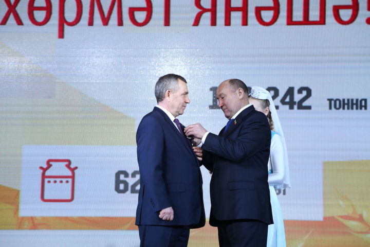 Анатолий Иванов первым в районе получил медаль "За доблестный труд"