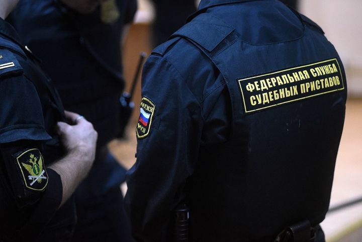 Житель Татарстана устроил потасовку во время ареста его внедорожника