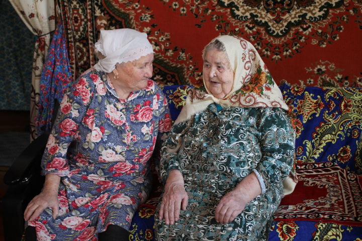 За 85-летней жительницей Мамадышского района присматривает 80-летняя подруга