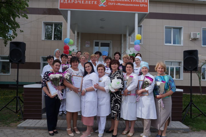 Светя другим, сгорают сами: мамадышские медики награждены Почетными грамотами Республики Татарстан