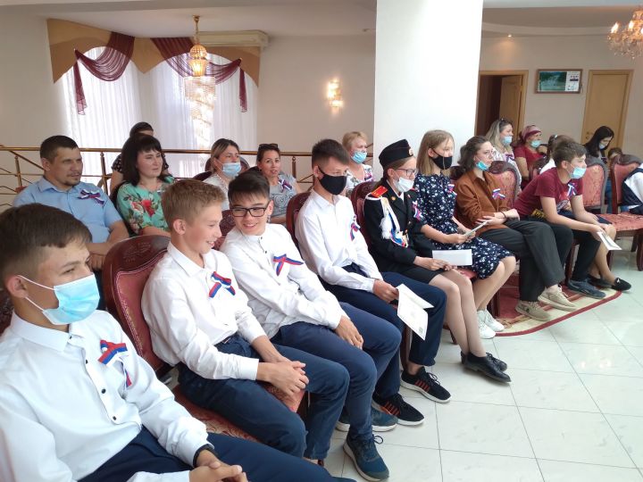 10 юных мамадышцев в преддверии Дня России получили свой первый документ