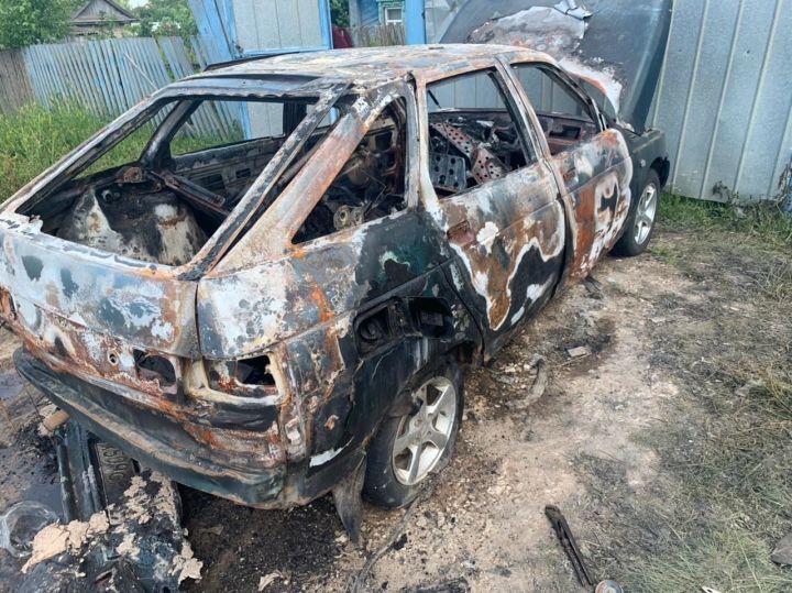 В Мамадыше ночью сгорела машина