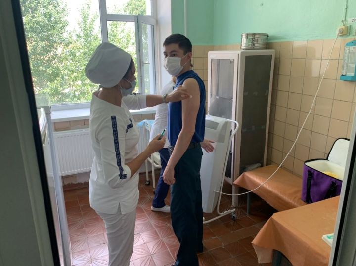 «Спасти и не заразить»: сотрудники МЧС Мамадыша активно прививаются от коронавируса