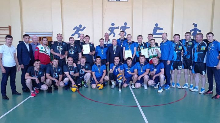 Муниципальные служащие Мамадышского района заняли 1 место по волейболу