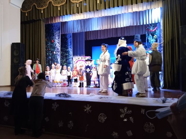 «Удивительные приключения под Новый год» Мамадышских детей-актеров