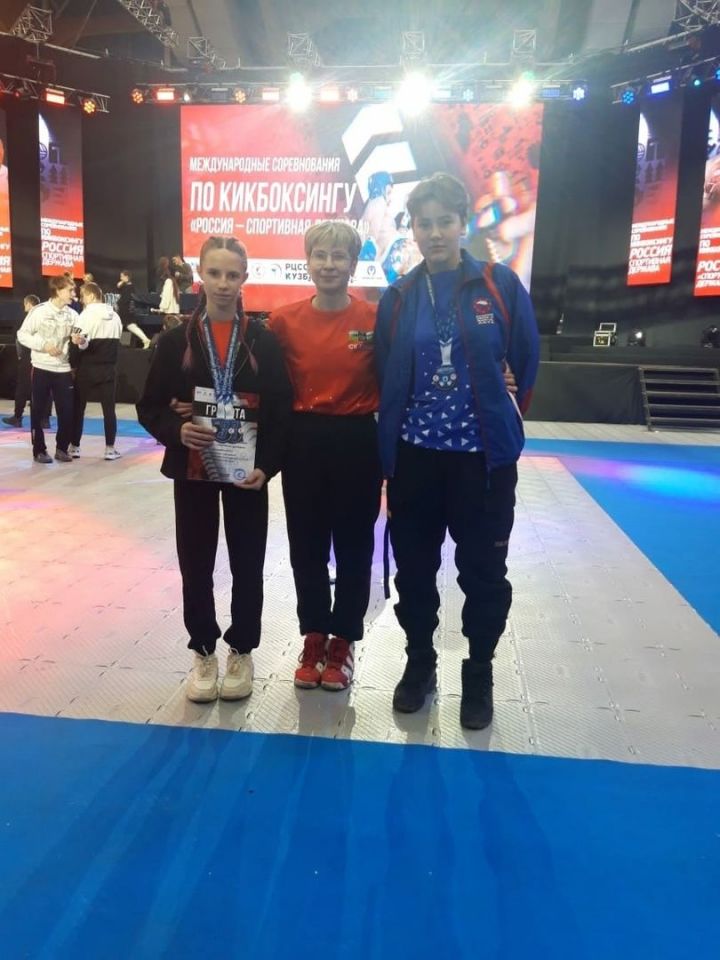 Мамадышские школьницы стали призёрами международного турнира по кикбоксингу