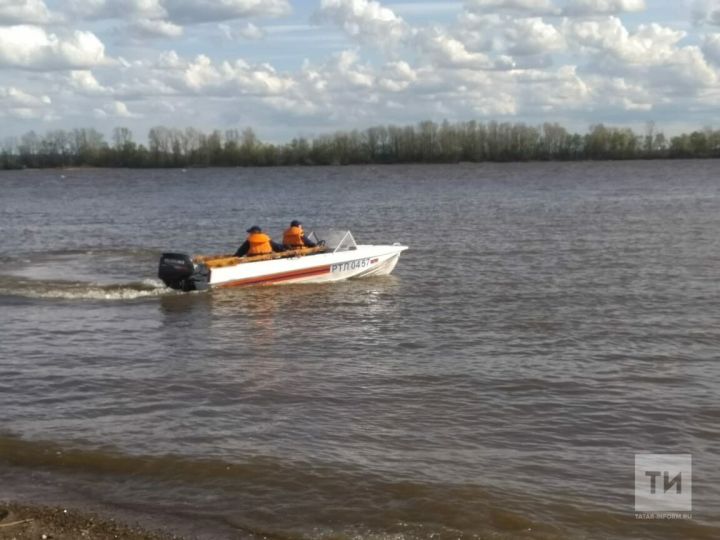 В Мамадышском районе на Каме перевернулась лодка с рыбаком