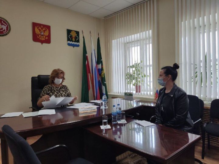 Эльмира Зарипова рассказала мамадышцам, кому положена выплата в размере 145 тысяч рублей
