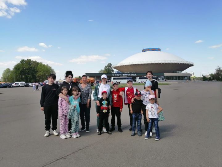 Мамадышские многодетные семьи бесплатно посетили Казанский цирк