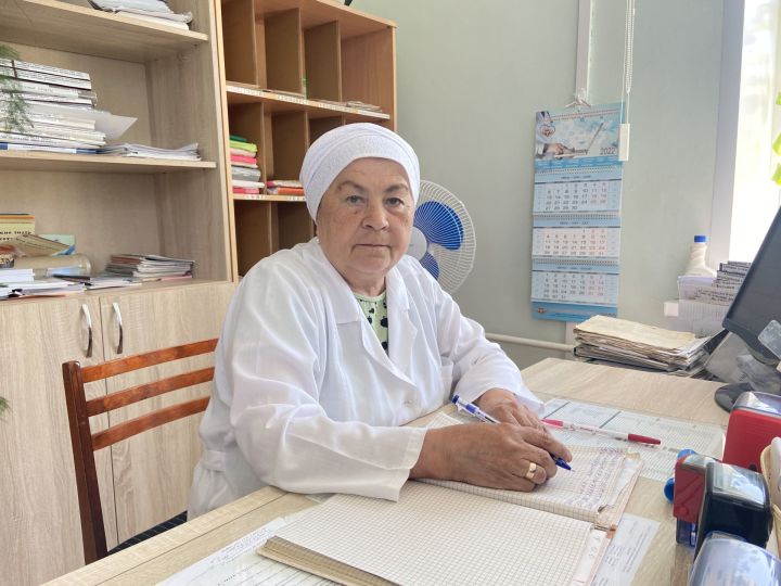 Полвека спасает человеческие жизни: история мамадышской медсестры