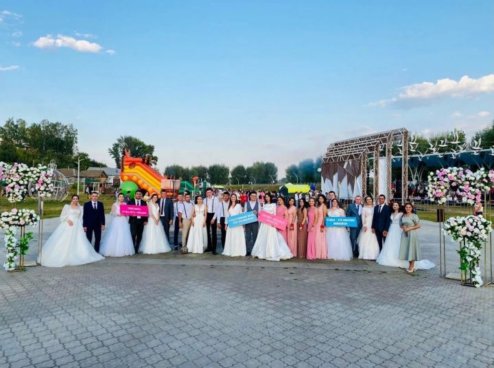 В Мамадыше состоялся танцевальный баттл между семейными и неженатыми