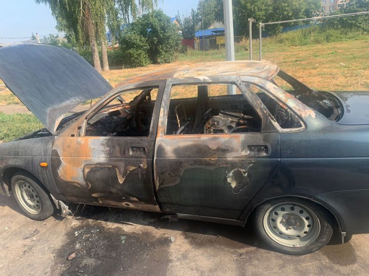 В Мамадыше сгорел легковой автомобиль