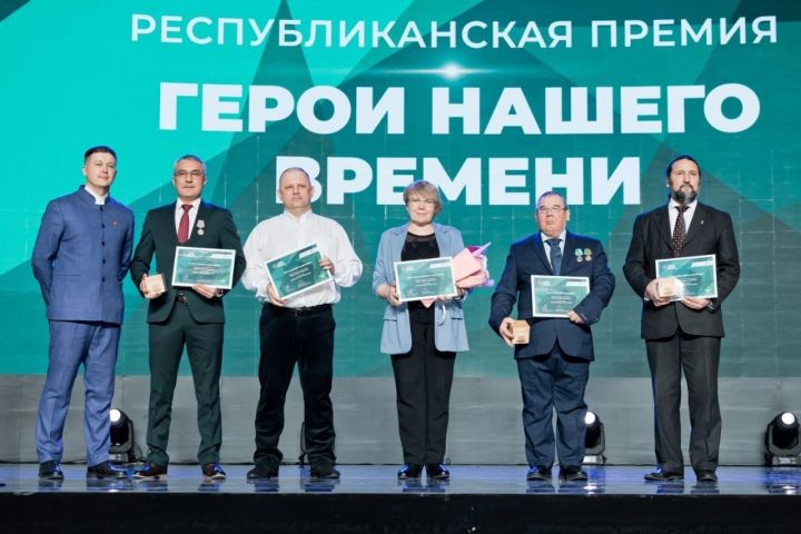 Глава района Анатолий Иванов поздравил земляков - Героев Нашего времени