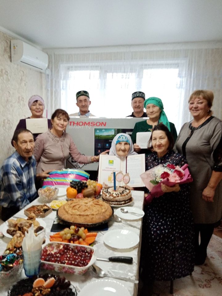 Жительница Верхней Ошмы отметила 100-летний юбилей
