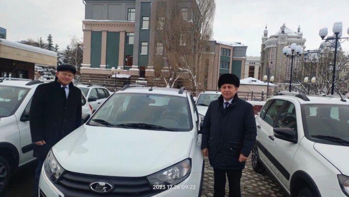 Руководство Татарстана передало отделу культуры района новый автомобиль