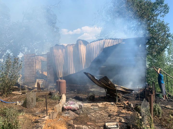 В Мамадышском районе у пожилой одинокой женщины сгорел дом