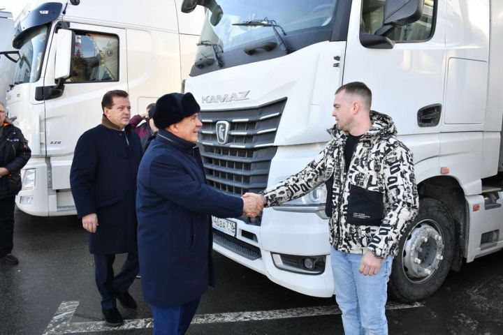 Раис Республики Татарстан принял участие в отправке гуманитарного груза в Лисичанск и Рубежное