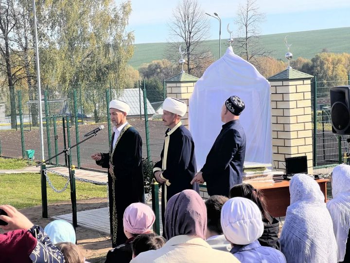 В селе Малые Суни открыли памятную доску на месте старой мечети