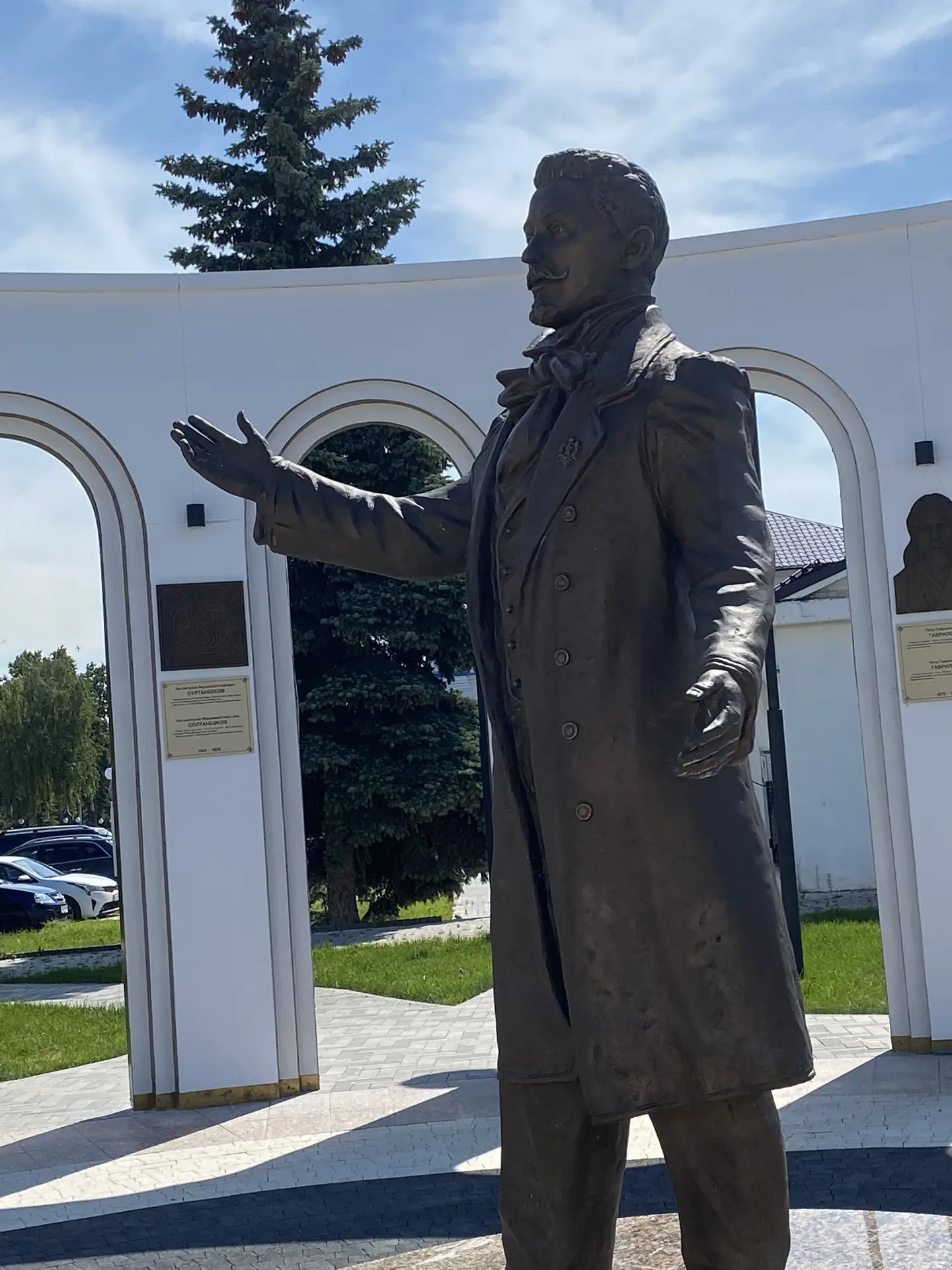 Спустя более века имя уроженца Мамадыша возвращается на малую родину. Памятник Николаю Фигнеру на Аллее Славы — не просто украшение города, а восстановление исторической справедливости.
