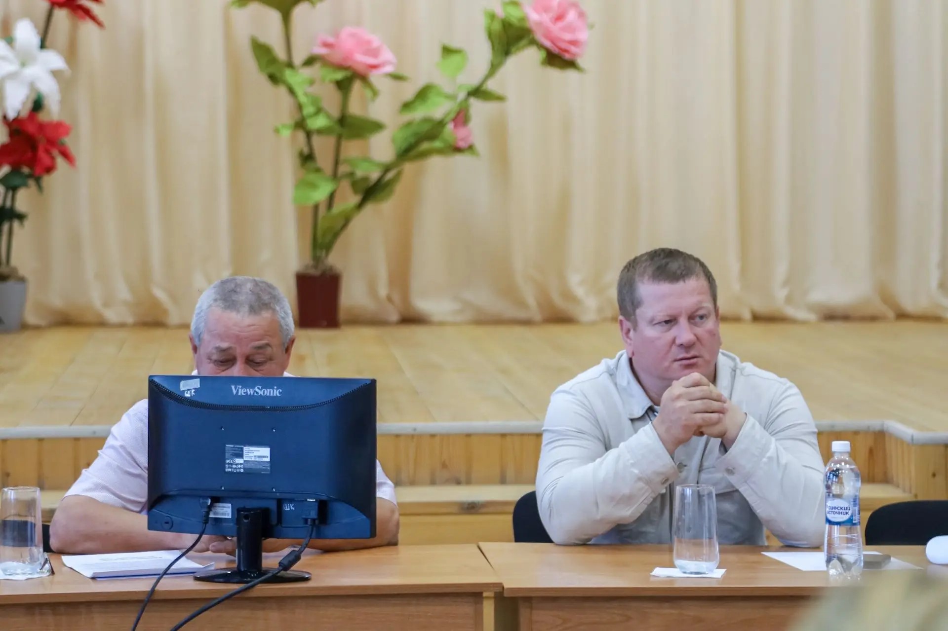  глава Тавельского сельского поселения Василий Иванов представил отчетный доклад. Фото Николая Михайлова
