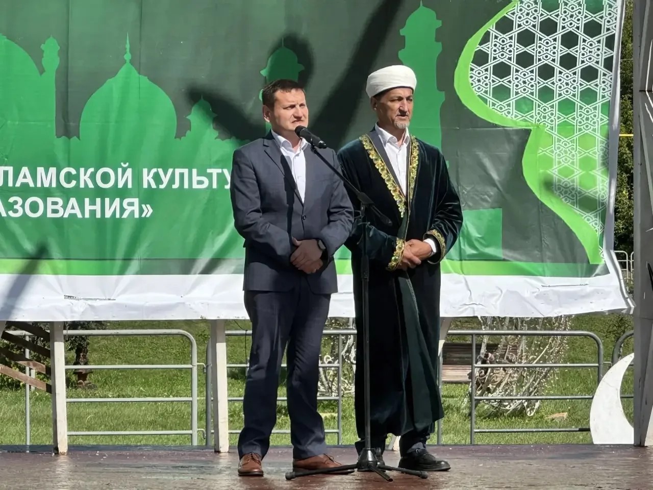 В открытии мероприятия принял участие руководитель исполкома района Артур Ефимов. Он отметил важность подобных встреч:  «Такие конкурсы не только способствуют развитию знаний о религии, но и объединяют детей, воспитывают уважение к традициям и культуре нашего народа. Это прекрасный пример того, как можно интересно и с пользой проводить время, укрепляя духовные ценности подрастающего поколения». 