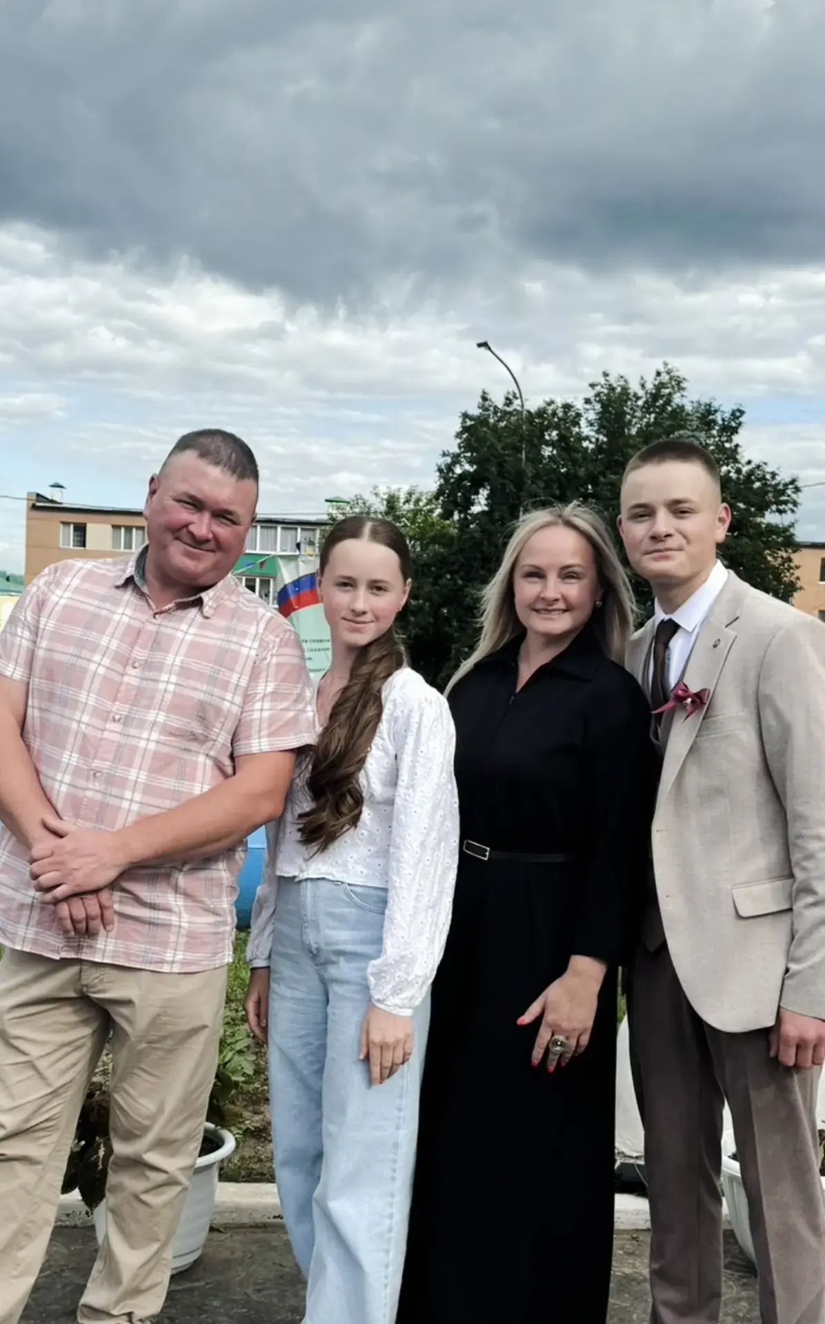 Сегодня Хисматовы — счастливые родители сына и дочери. Данияр и Зарина всё свободное время проводят, помогая родителям по хозяйству.