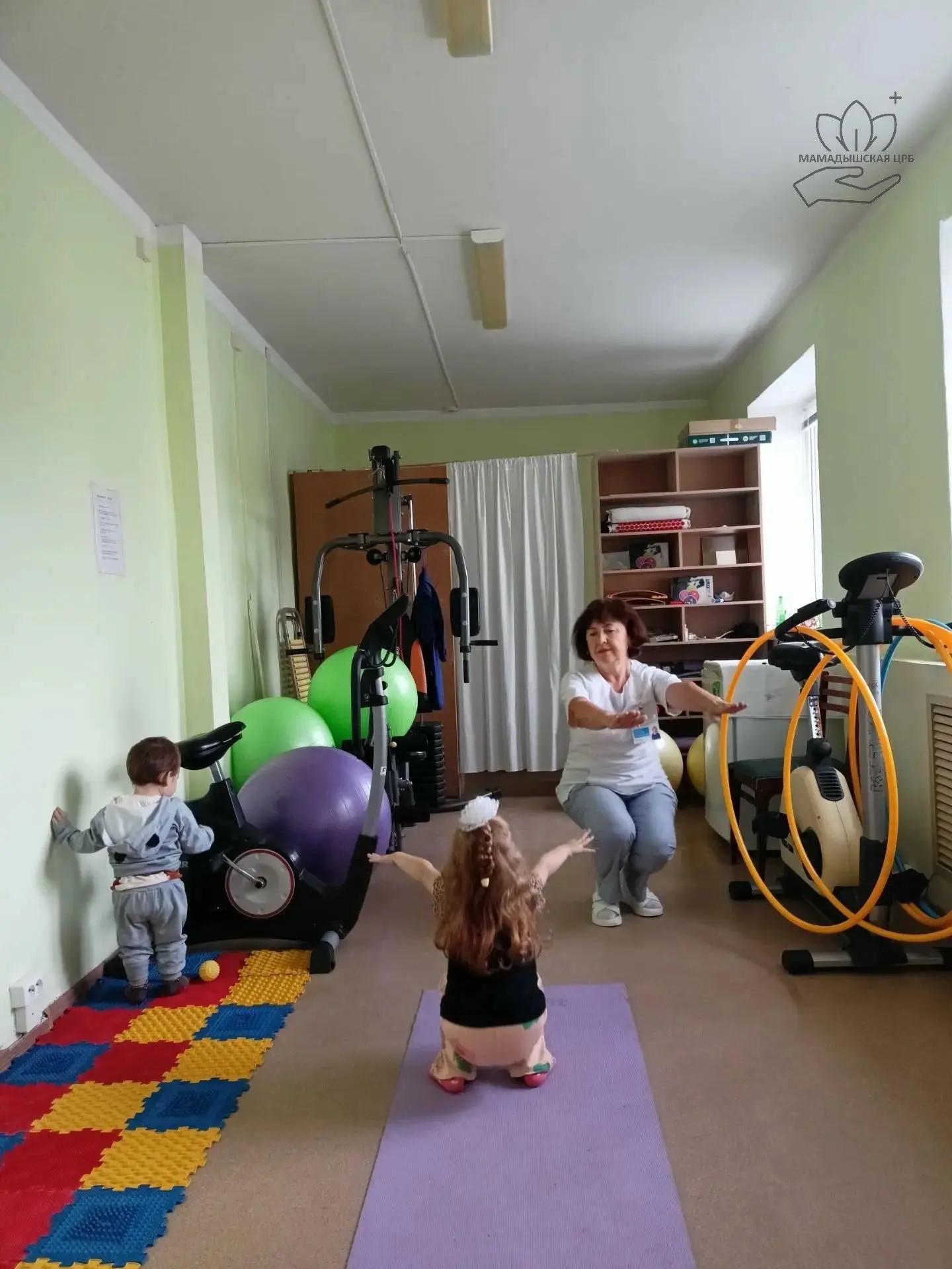 Одним из самых эффективных и безопасных инструментов профилактики в педиатрии по праву считается лечебная физкультура.