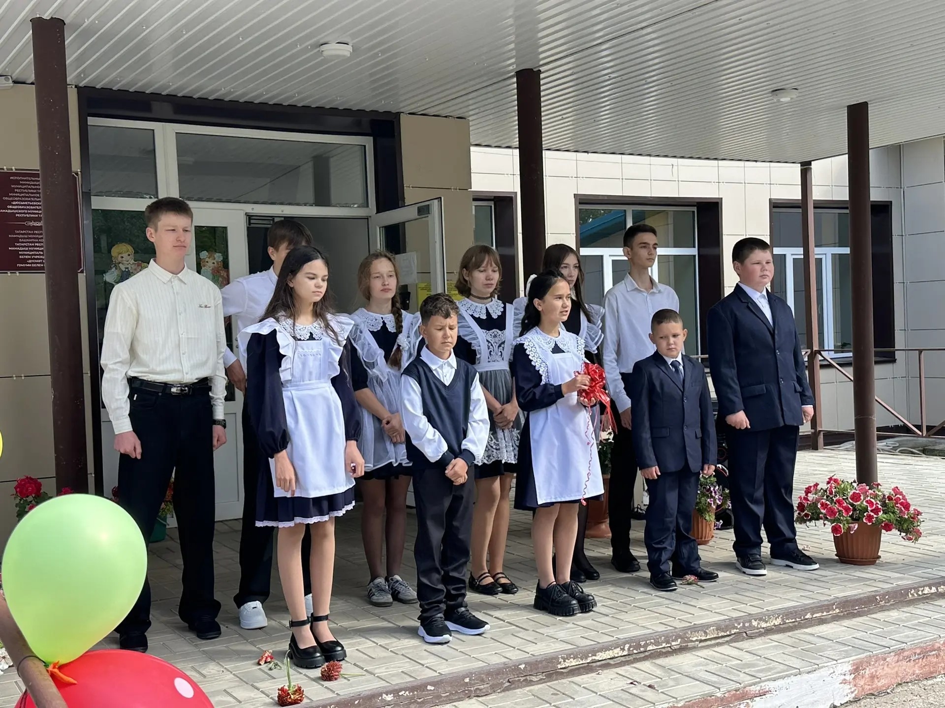 Всего в этом году в Дюсьметьевской школе будут учиться 20 детей. В 2022 году здание капитально отремонтировали по федеральной программе, так что условия для учёбы и творчества есть