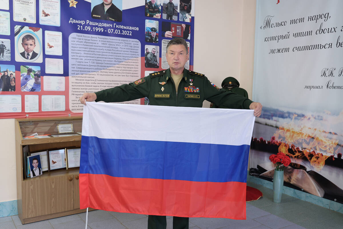 Герой РФ Александр Лапин исполнил гражданский долг на выборах в Госдуму