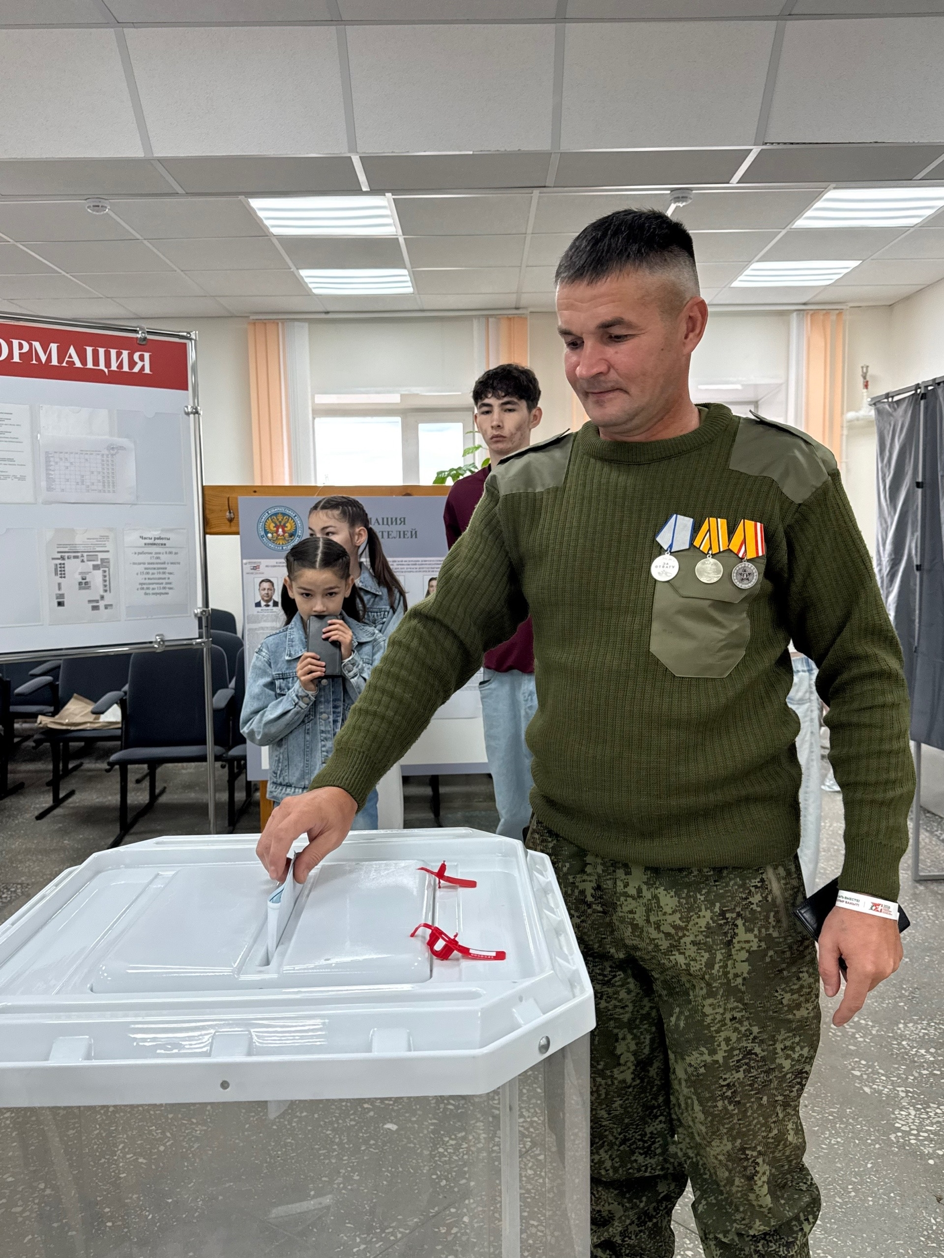  Глава семейства — Марат Камалов — ветеран специальной военной операции, добровольцем ушедший на фронт в 2022 году.