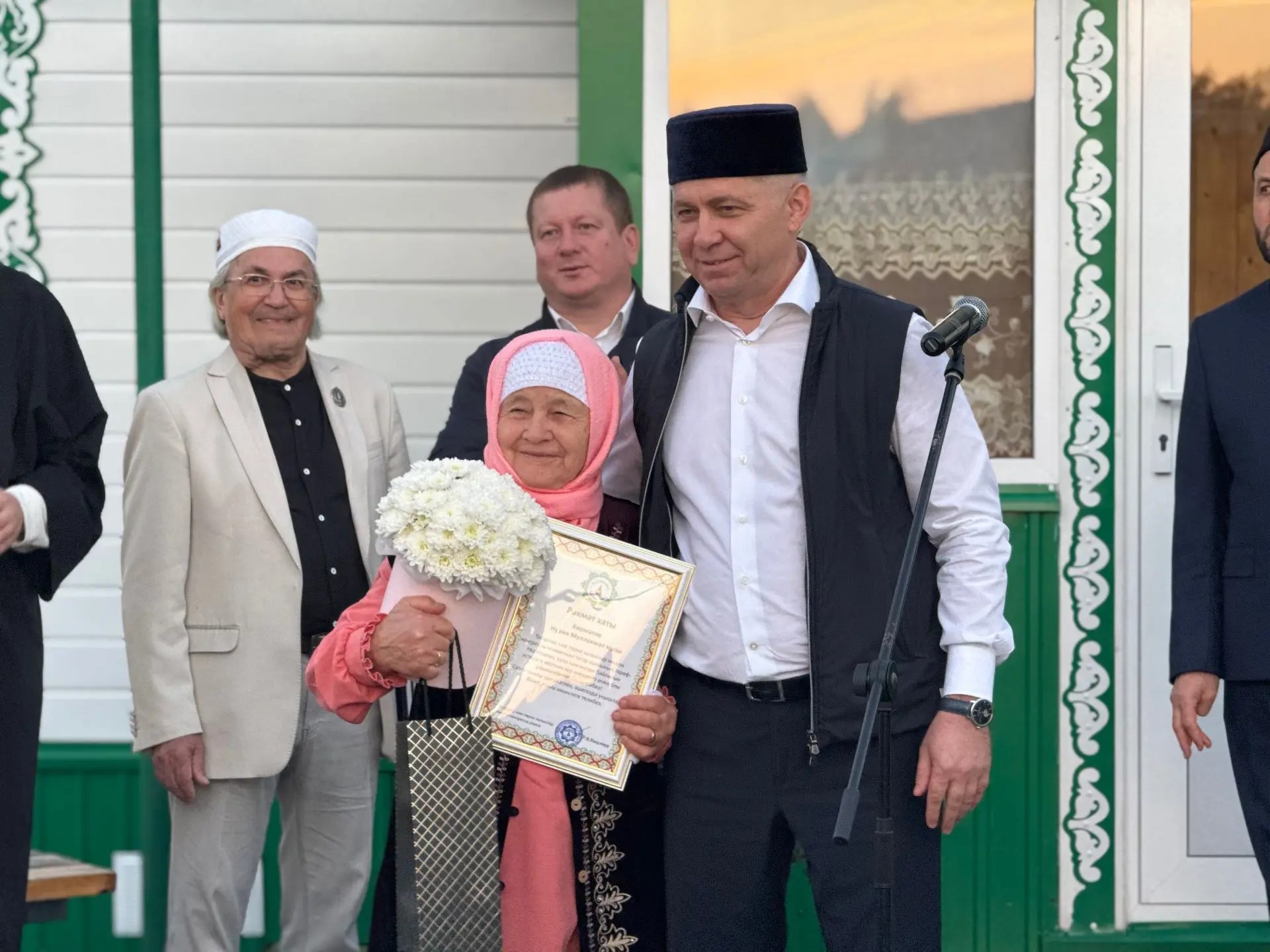 В Мамадышском районе открылись обновленная мечеть и новое здание медресе