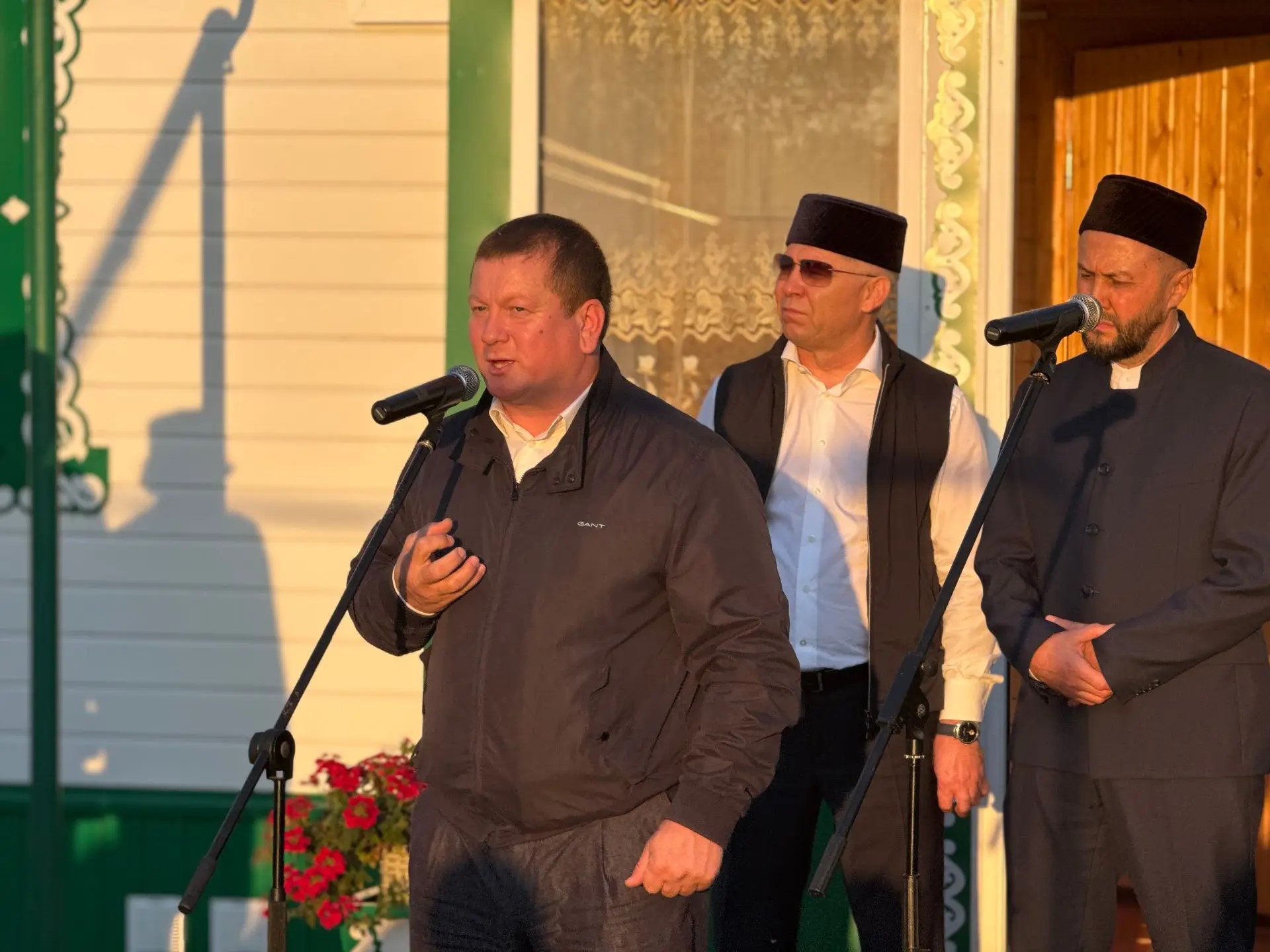 В Мамадышском районе открылись обновленная мечеть и новое здание медресе