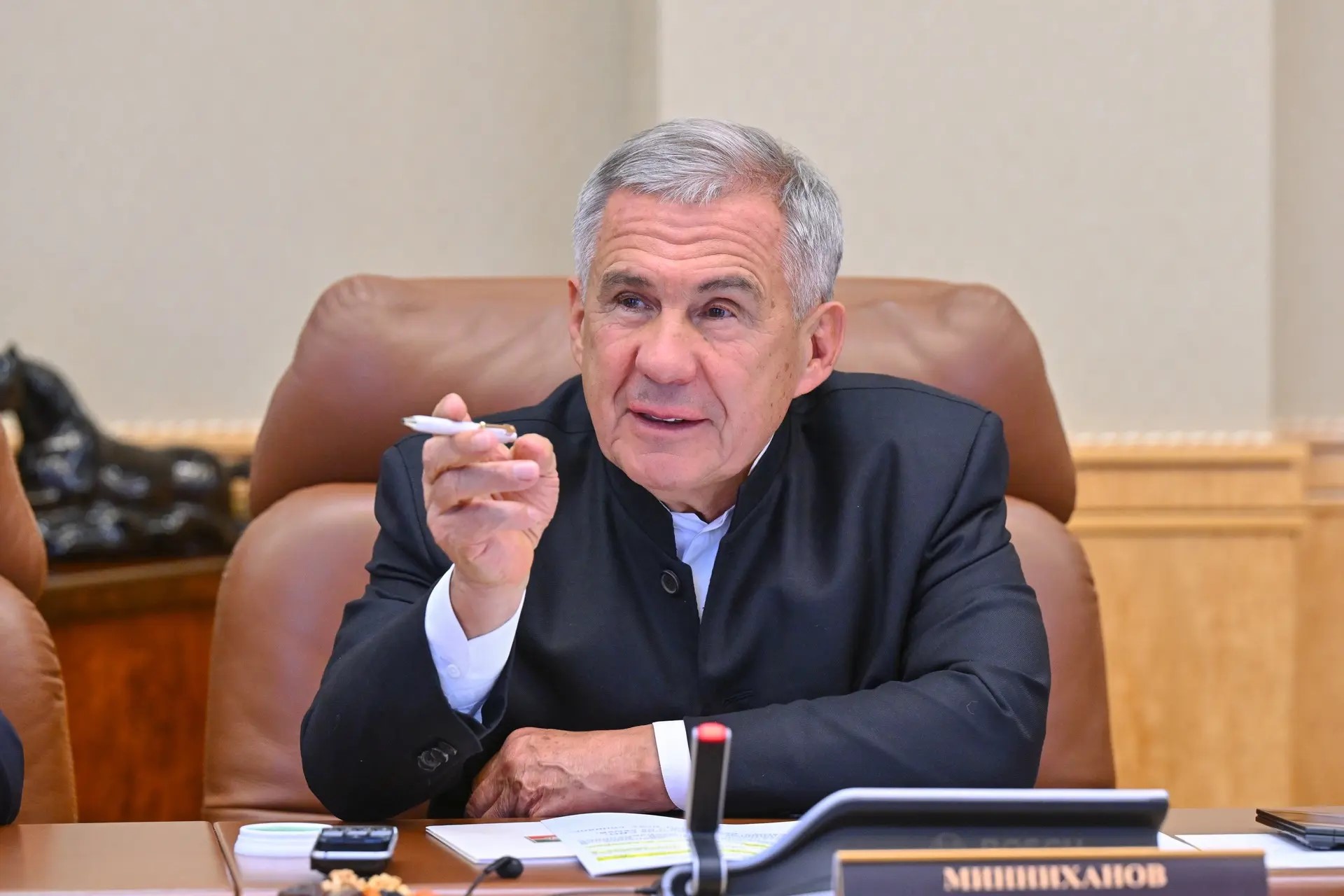На встрече Раис Татарстана обозначил ключевые направления работы парламентариев. Среди них — всесторонняя поддержка участников СВО и их семей, безусловное выполнение социальных обязательств, продвижение интересов республики на федеральном уровне и постоянное взаимодействие с избирателями.