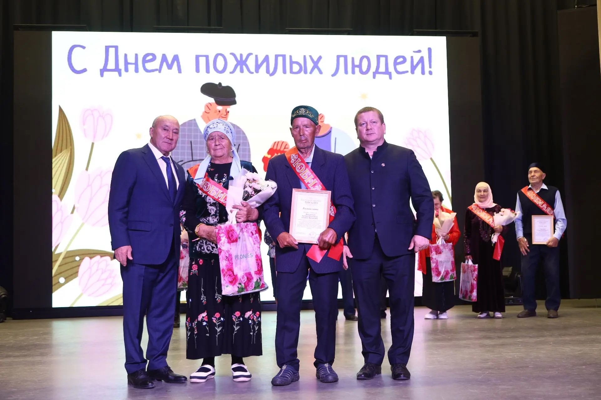 В Мамадыше чествовали семьи с изумрудной свадьбой