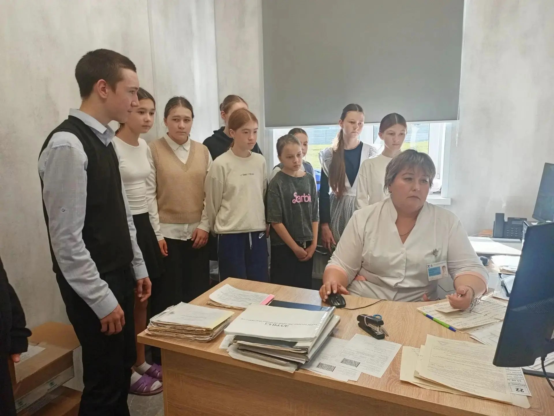 Выпускники Таканышской школы отправились на экскурсию в врачебную амбулаторию 