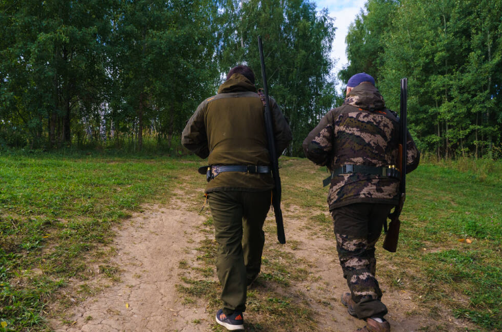 Охота на медведя — специфичная. Нужно иметь опыт, знать повадки, а зверь сам по себе небезопасный. Поэтому многие охотники перестали на него охотиться.