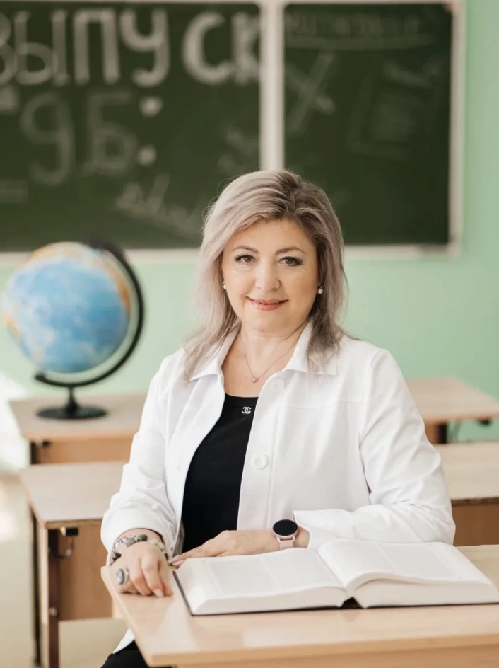 Учитель химии Лилия Гилаева рассказала, как книги привели ее в профессию