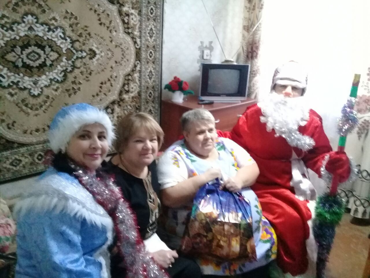 Мамадышский добрый Дедушка Мороз поздравил инвалидов