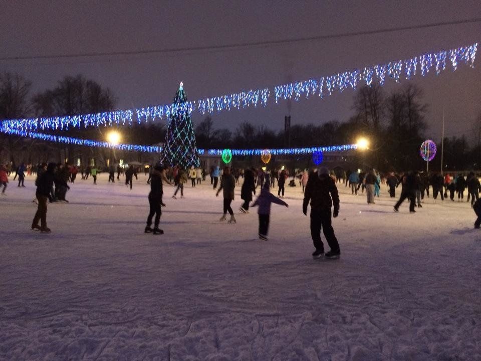 Парк победы ледовый каток. ЦПКИО Кирова каток. Парк Победы Киров каток. ЦПКИО им Кирова каток. ЦПКИО им Кирова Санкт-Петербург каток.