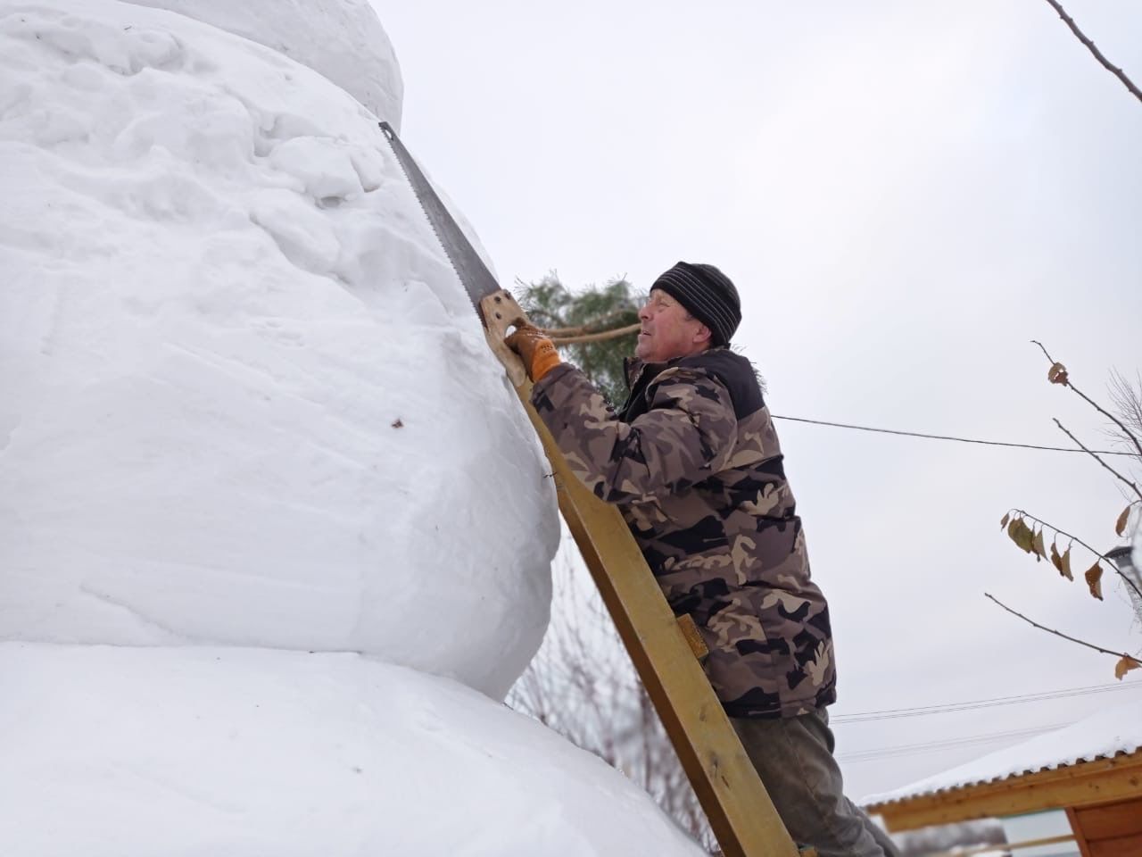 В Мамадыше найден самый большой снеговик: его высота 6 метров