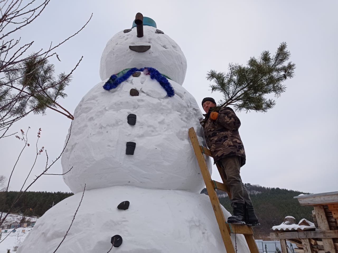 В Мамадыше найден самый большой снеговик: его высота 6 метров
