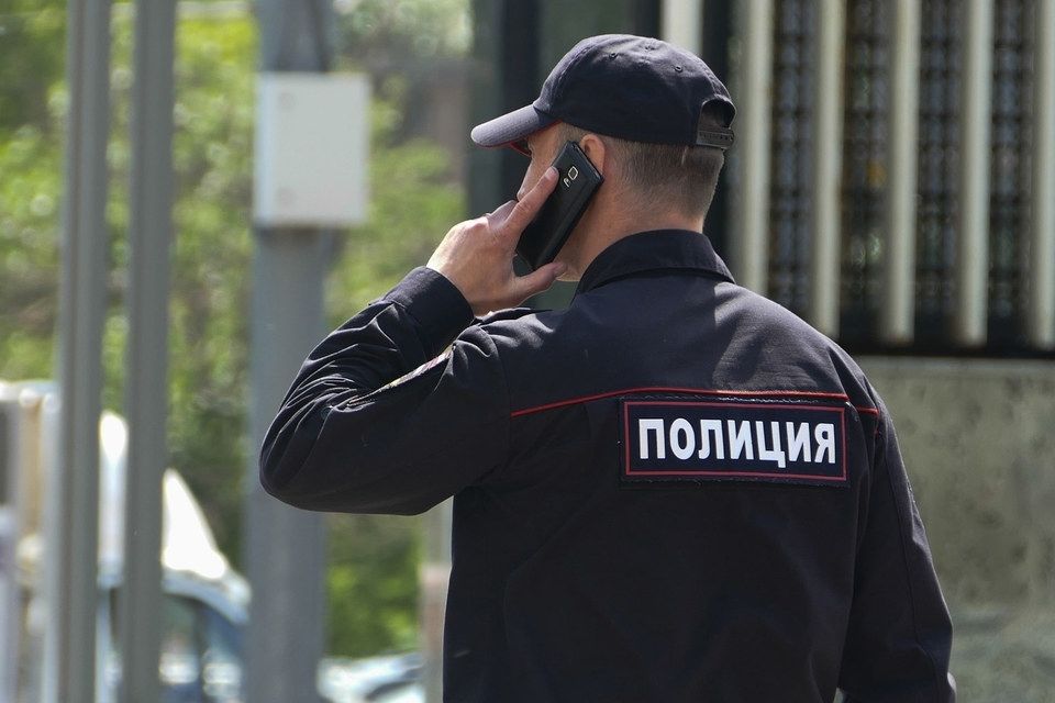 Звонок в полицию картинка