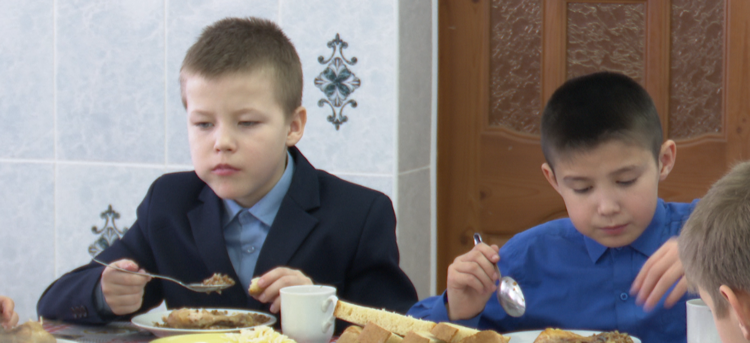 Положительный опыт: В школе Нижней Ошмы все дети едят по одному меню