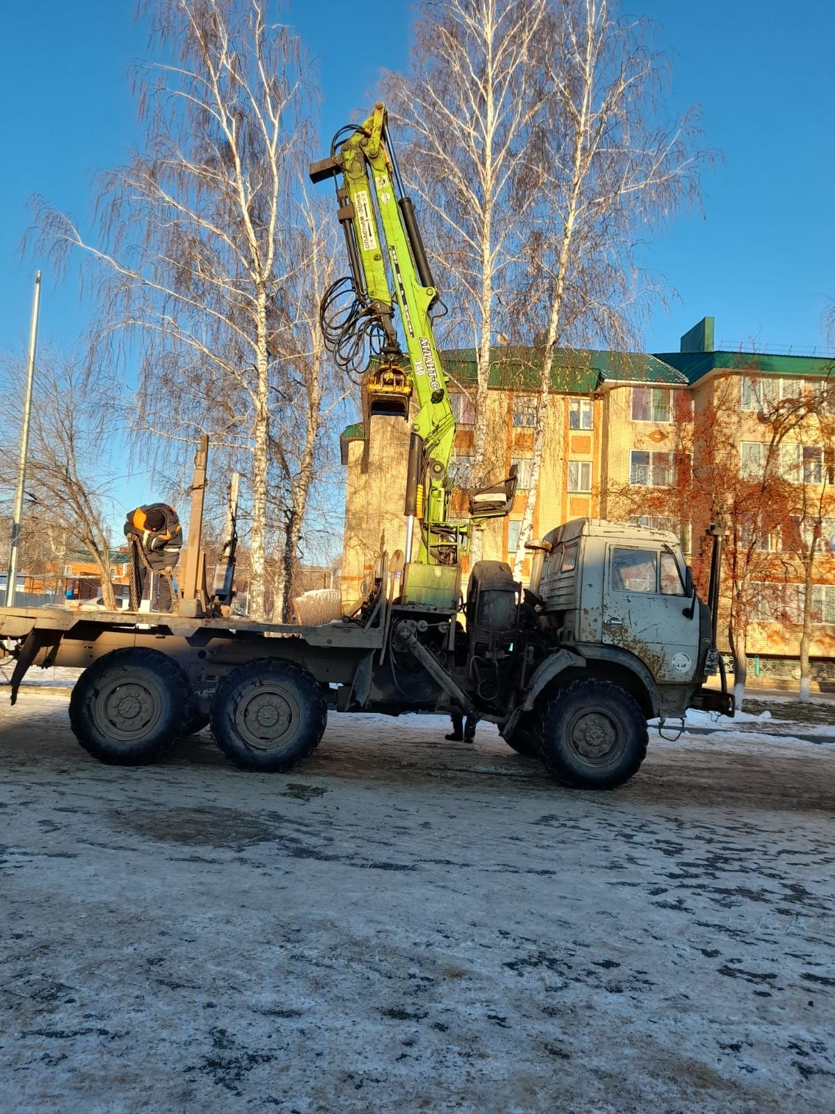 На Центральную площадь города установили Новогоднюю ёлку