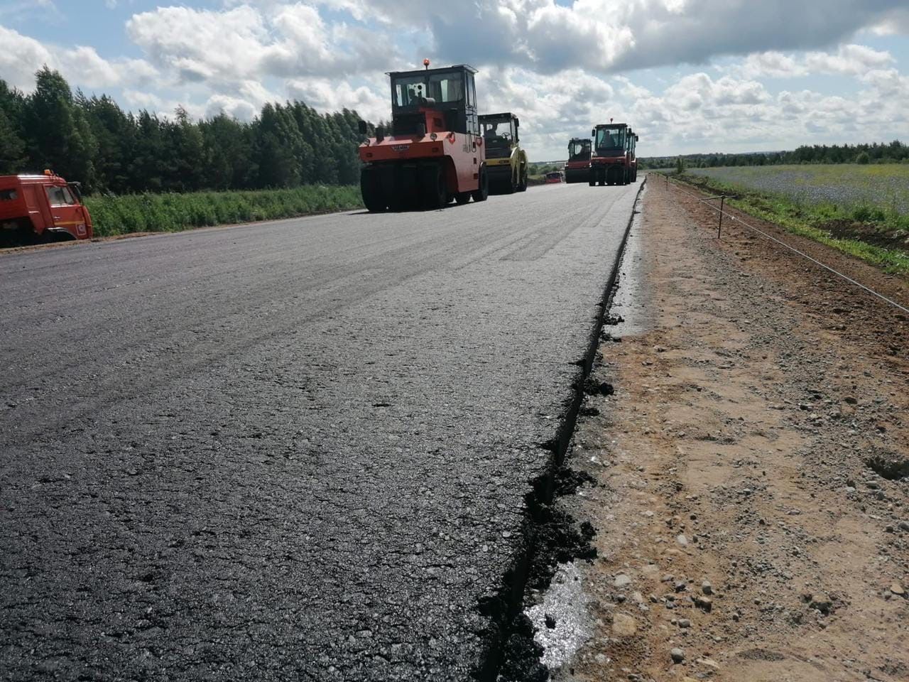 Дождались: в село Омары Мамадышского района кладут асфальтную дорогу