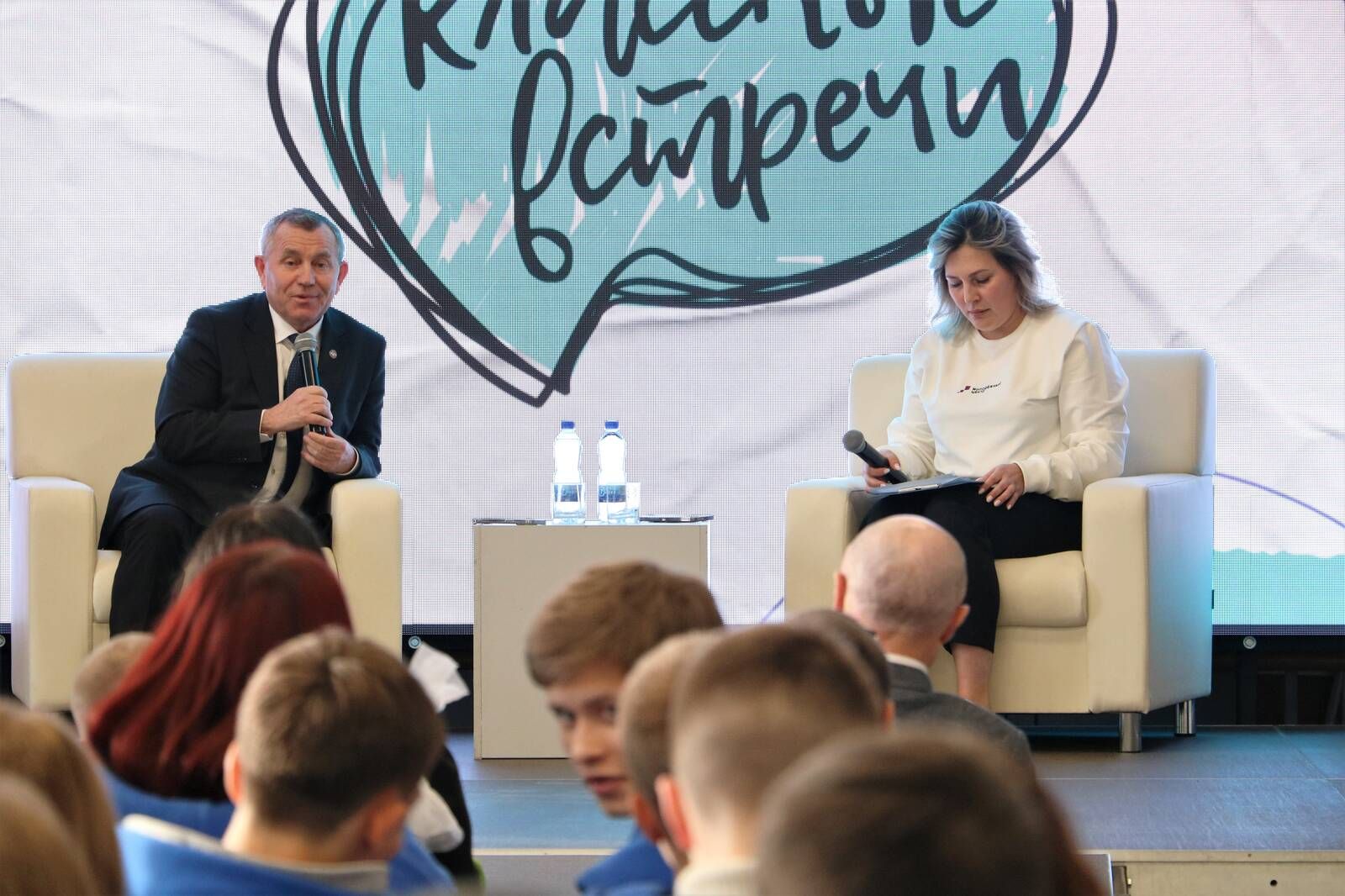 Глава района встретился с активистами российского движения детей и молодежи «Движение первых» в рамках «Классных встреч»