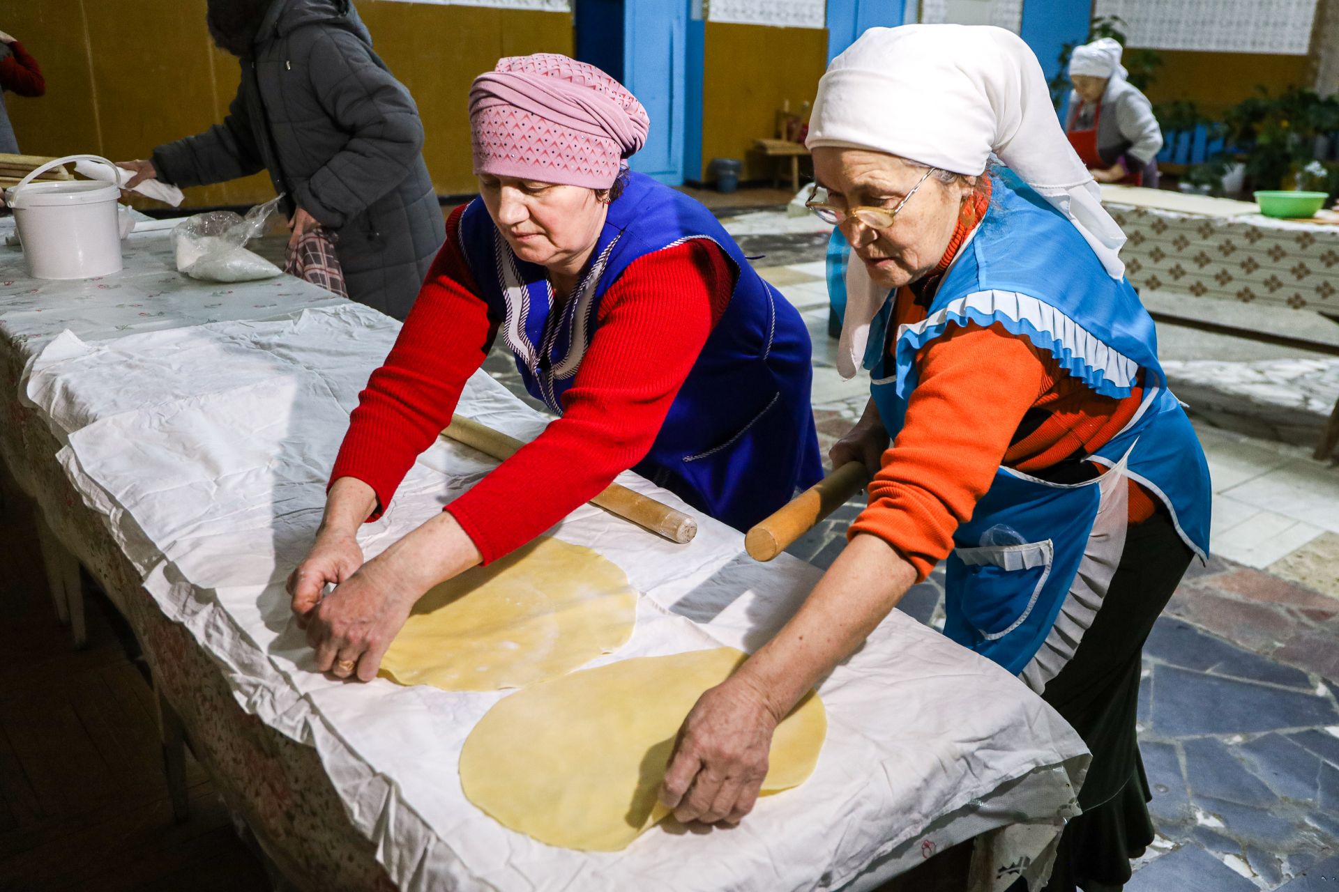 70 контейнеров лапши приготовили мамадышские женщины для отправки в СВО