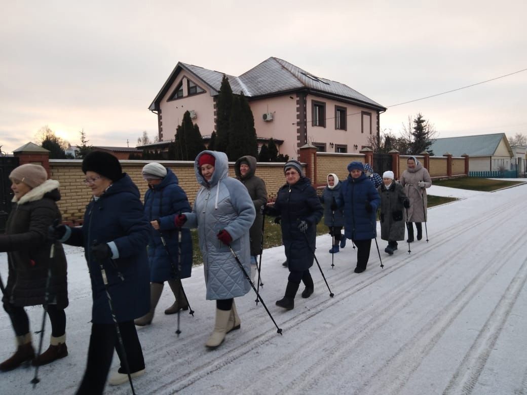 В Мамадыше провели мастер-класс по скандинавской ходьбе