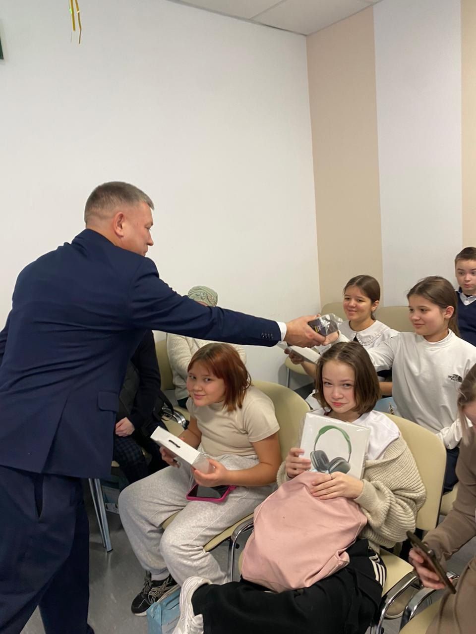 Новогодний праздник для детей участников СВО состоялся в центре образования